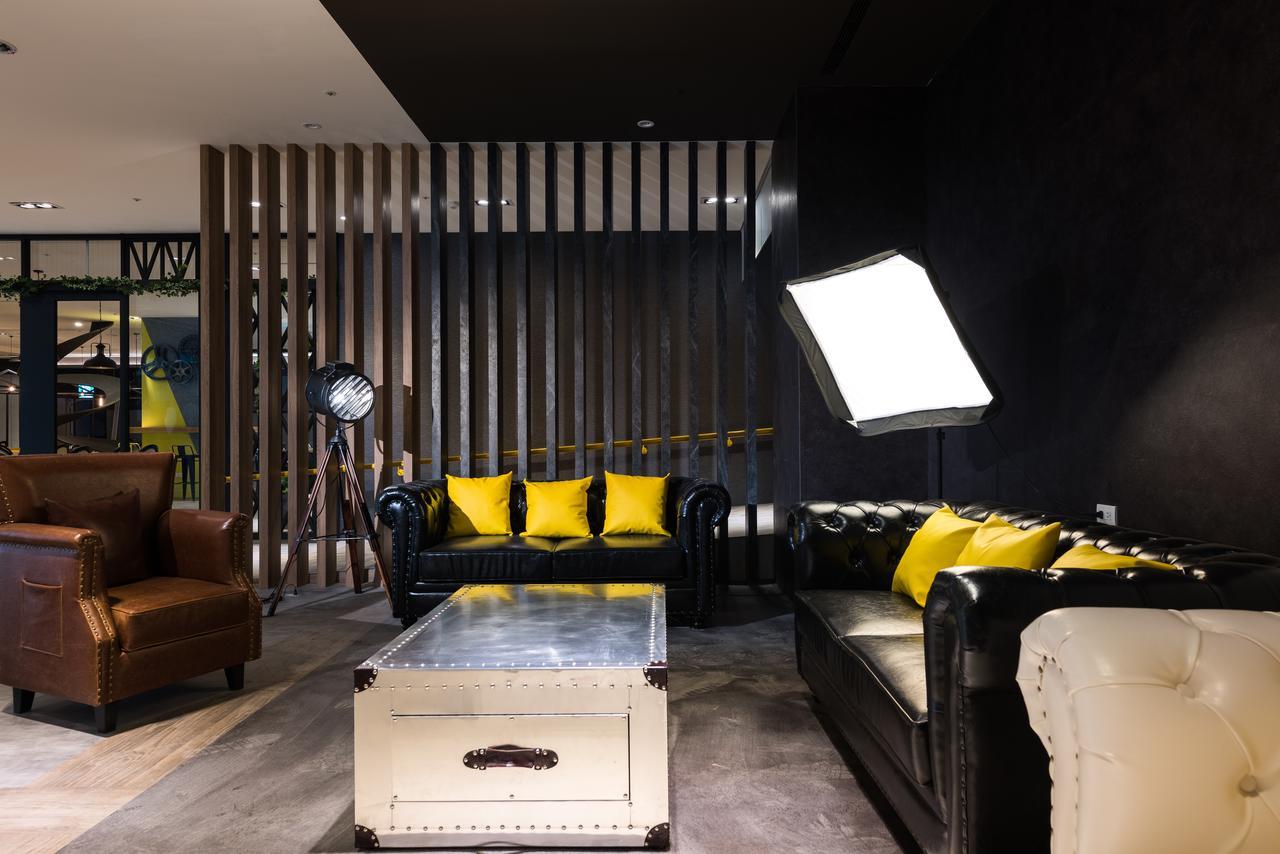 Hotel Half Đài Trung Ngoại thất bức ảnh