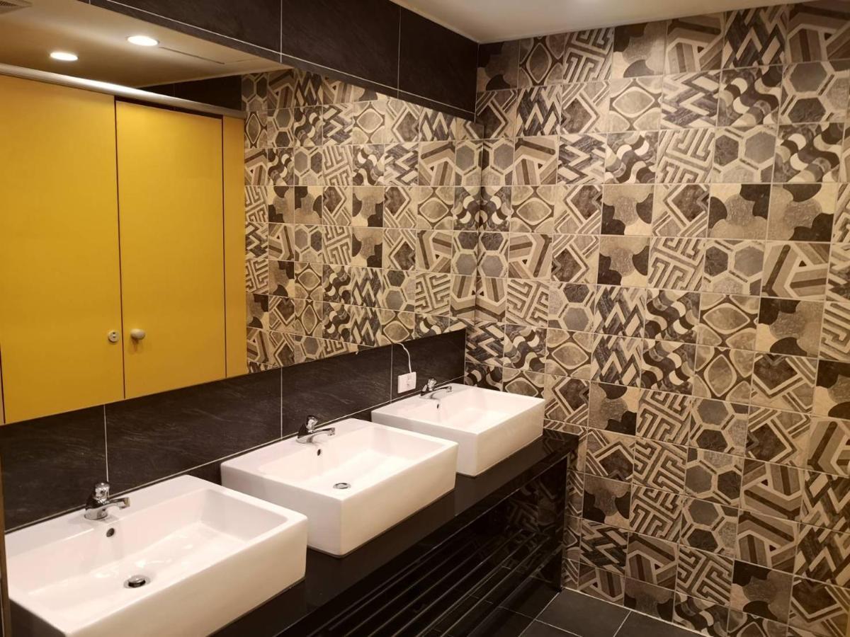 Hotel Half Đài Trung Ngoại thất bức ảnh