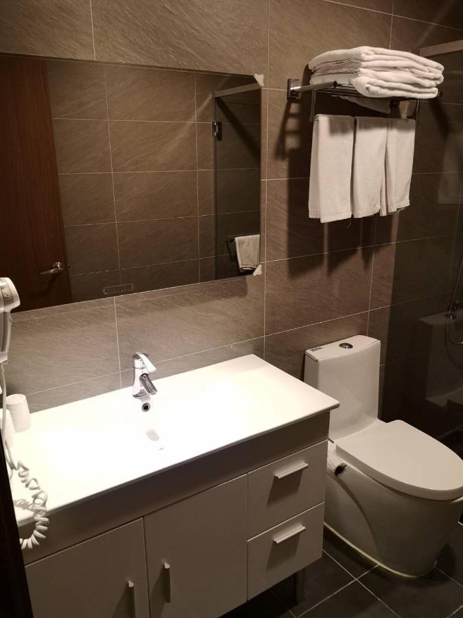 Hotel Half Đài Trung Ngoại thất bức ảnh
